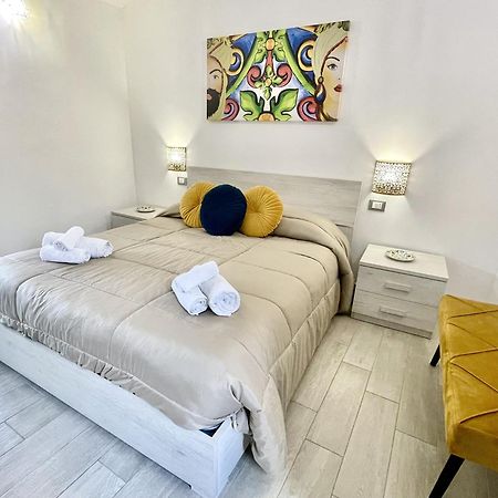 I Mori - Holiday Rooms Lascari Buitenkant foto